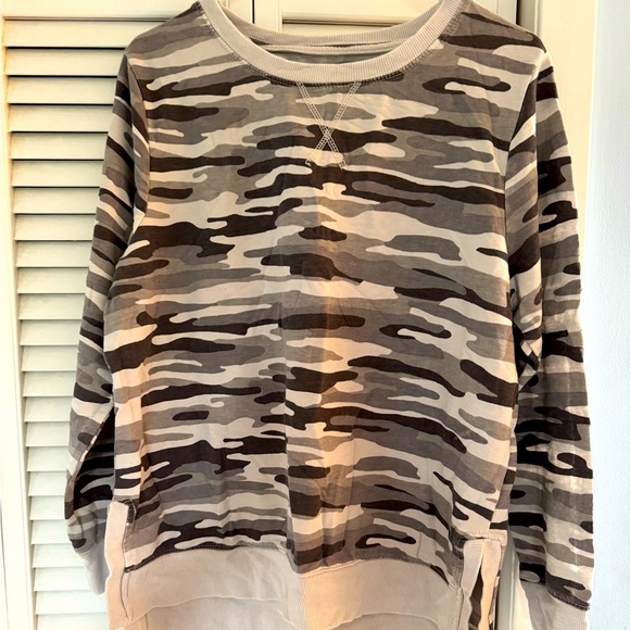 Wallflower Tops - Wallflower camo top. Size L